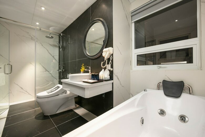 Shining Central Hotel & Spa
