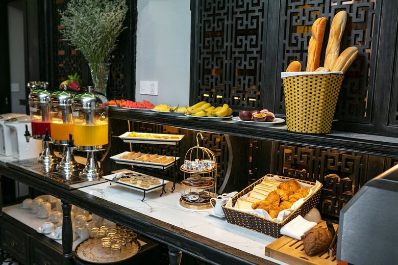 Shining Central Hotel & Spa