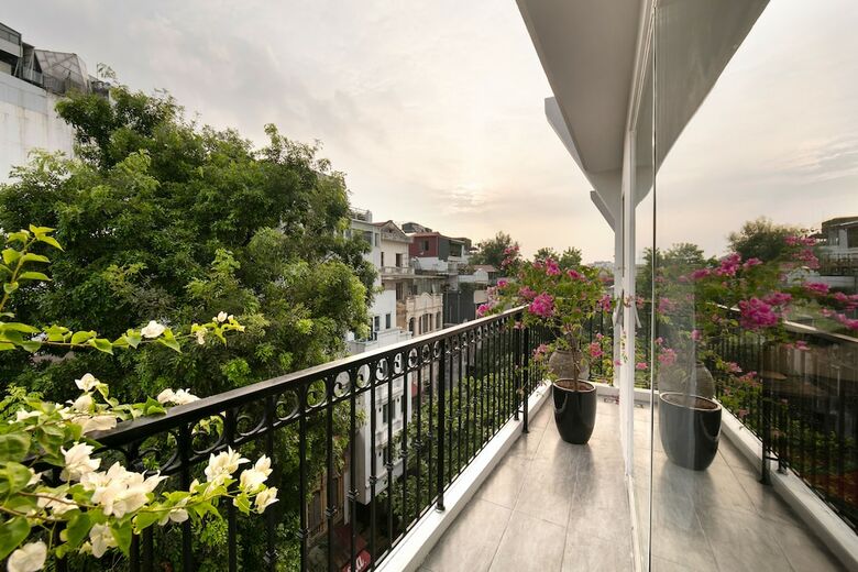 Shining Central Hotel & Spa