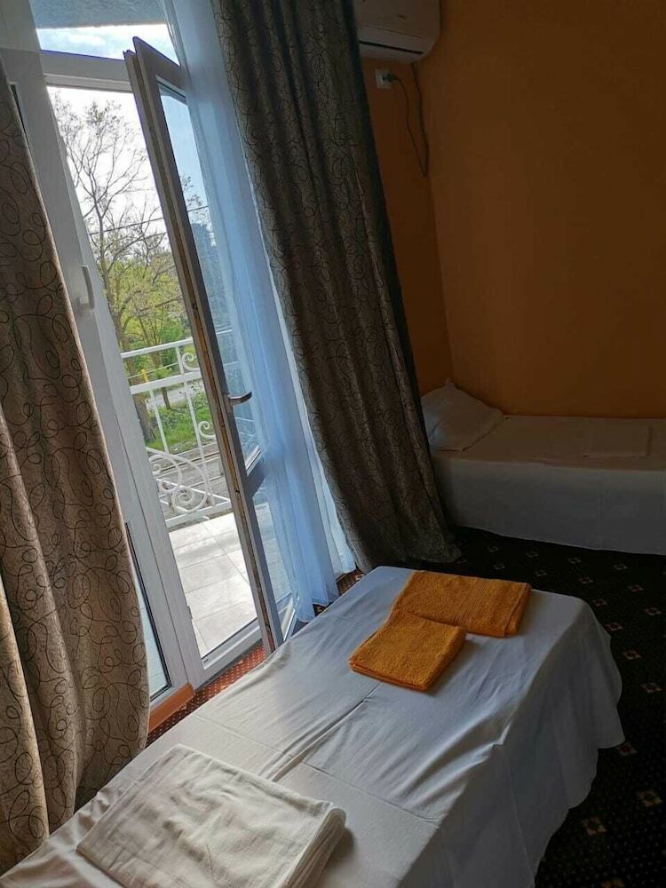 Kashahi Hotel