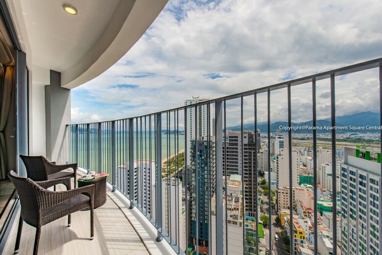Parama Apartment Square Central