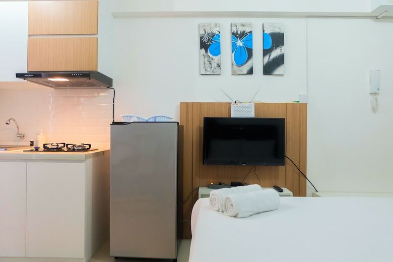 Comfy Studio Bassura City Apartment