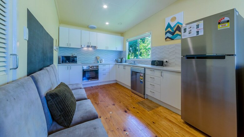 Inverloch Beach Hut - Close To Beach And Shops!