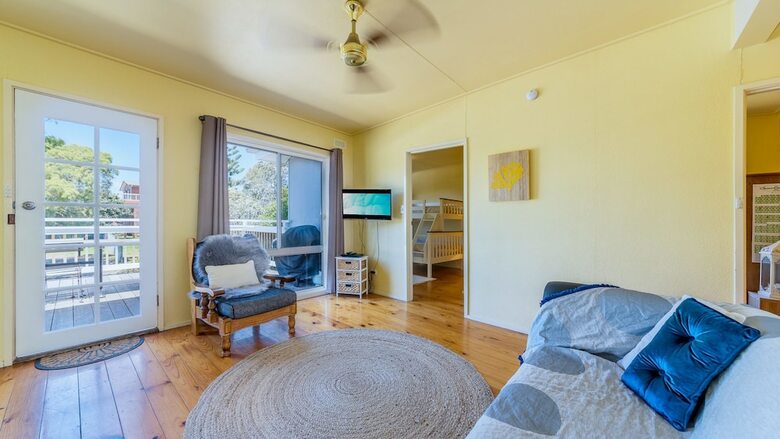 Inverloch Beach Hut - Close To Beach And Shops!