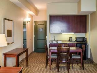 Hotel Comfort Inn & Suites Mobile Near Eastern Shore Centre