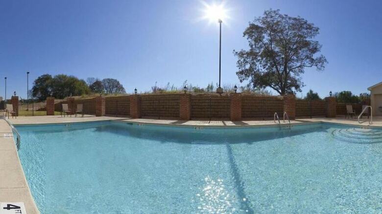 Holiday Inn Express Hotel & Suites Talladega