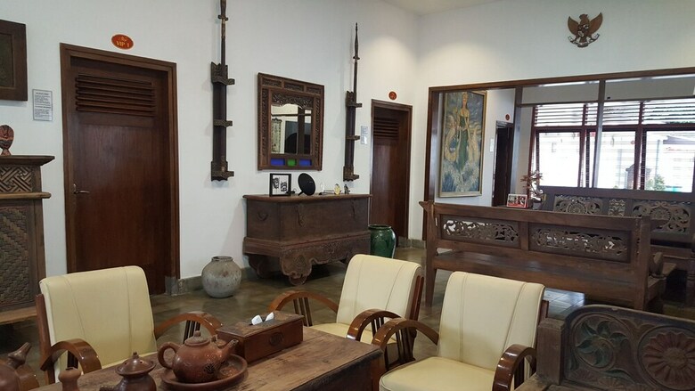 Bed & Breakfast Sultan Guest House & Resto Tulungagung