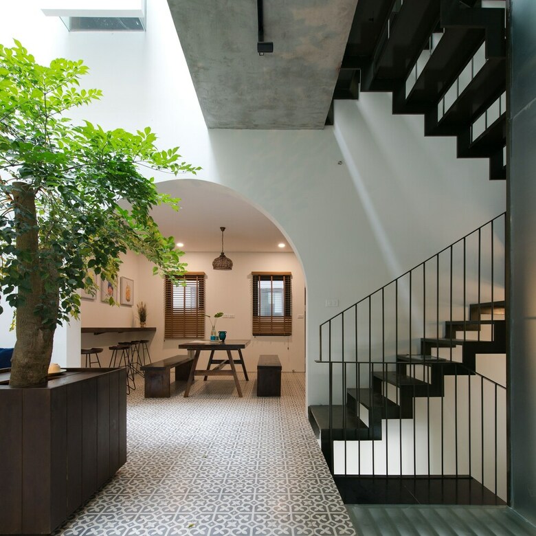 Hotel Deja Vu House
