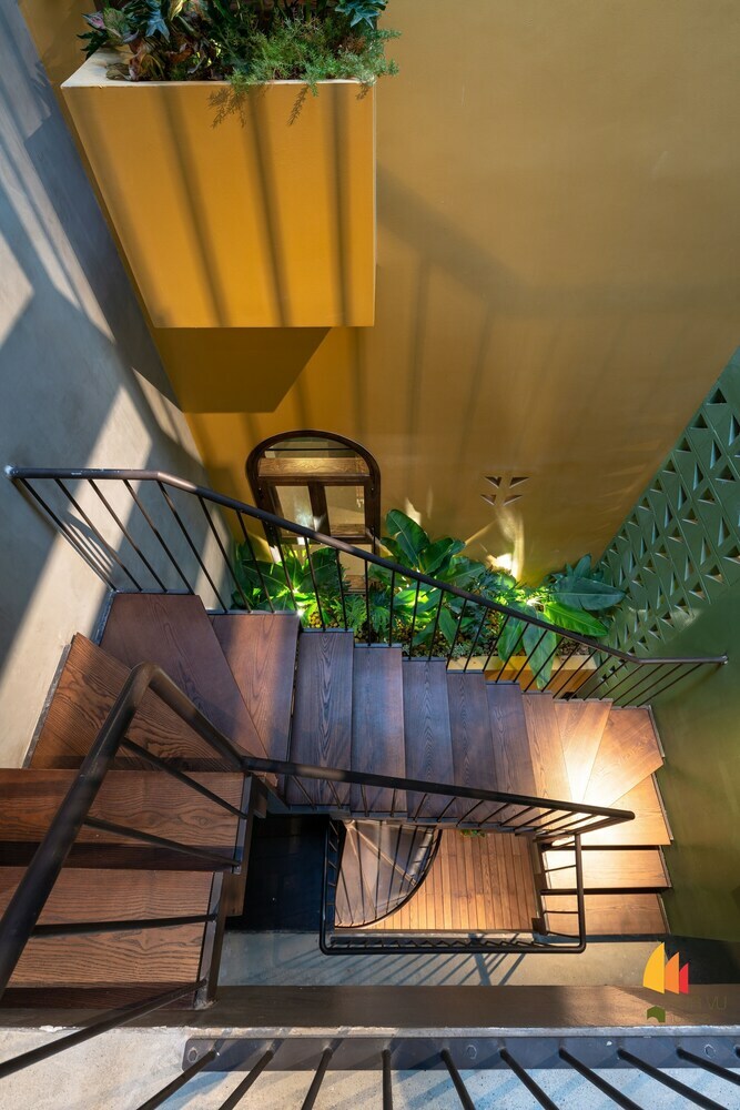 Hotel Deja Vu House
