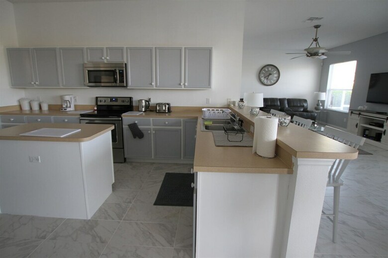 Large 5 Bed Villa With South Facing Pool Overlooking Water