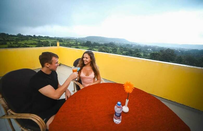 Hotel Grand Vatika Resort