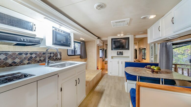 Gapyeong Saeyeon Caravan - Glamping