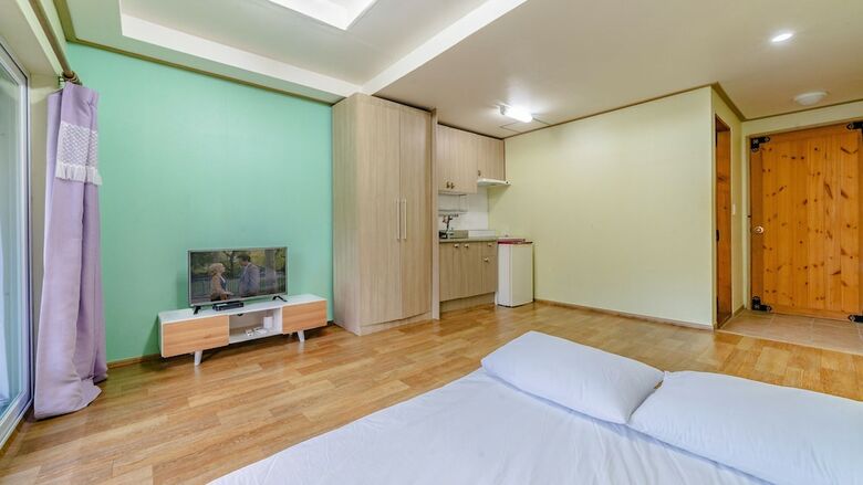 Gapyeong Saeyeon Caravan - Glamping