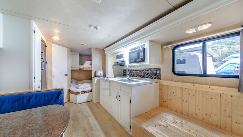 Gapyeong Saeyeon Caravan - Glamping