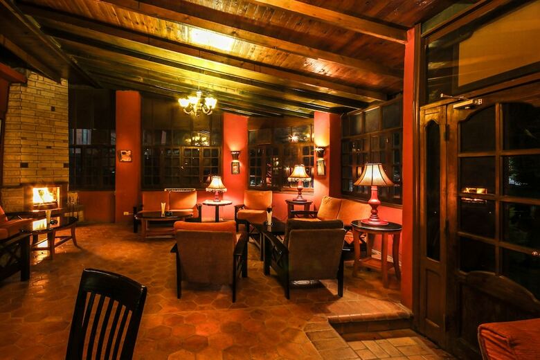 Hotel Adham Compound