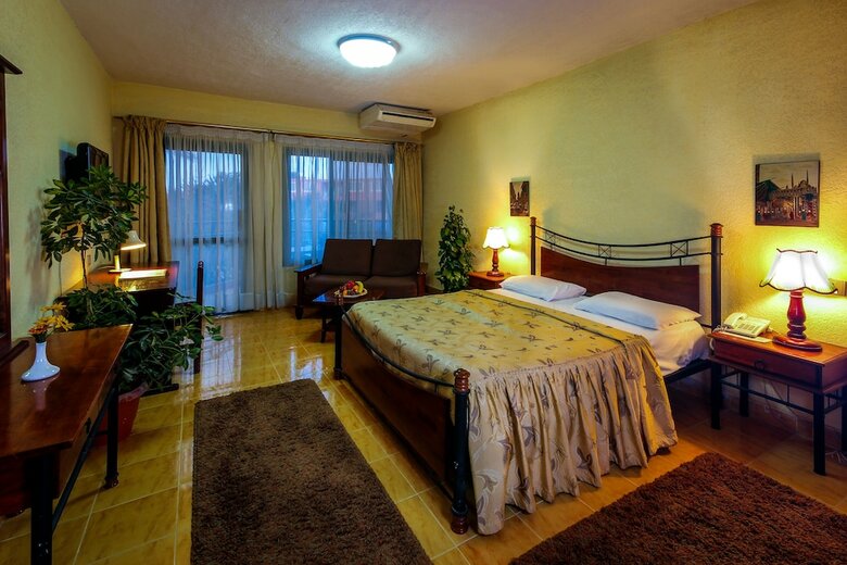 Hotel Adham Compound