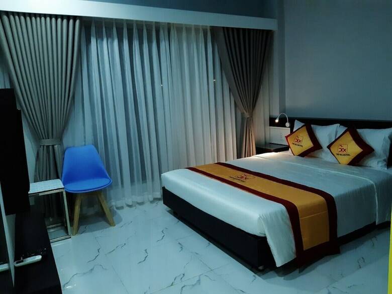 The Six Hotel