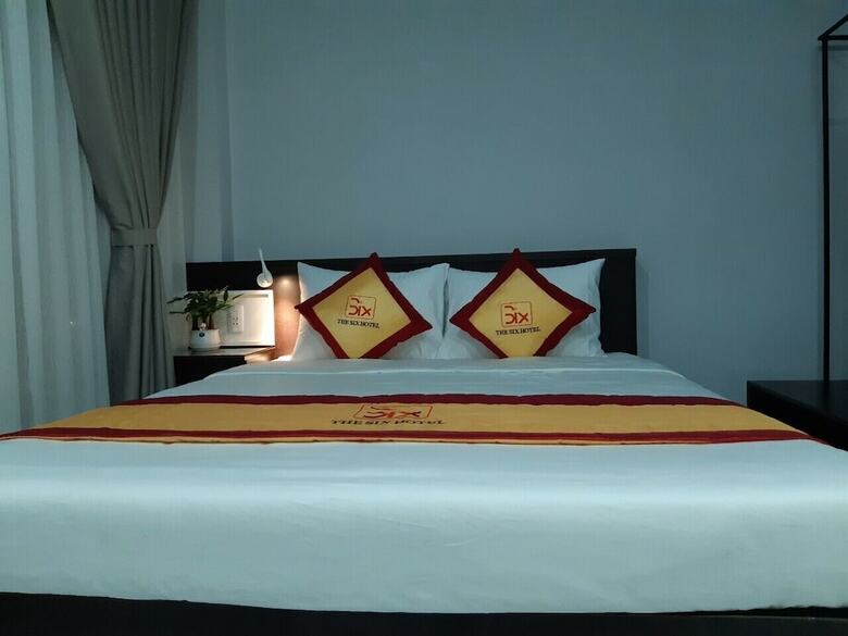The Six Hotel