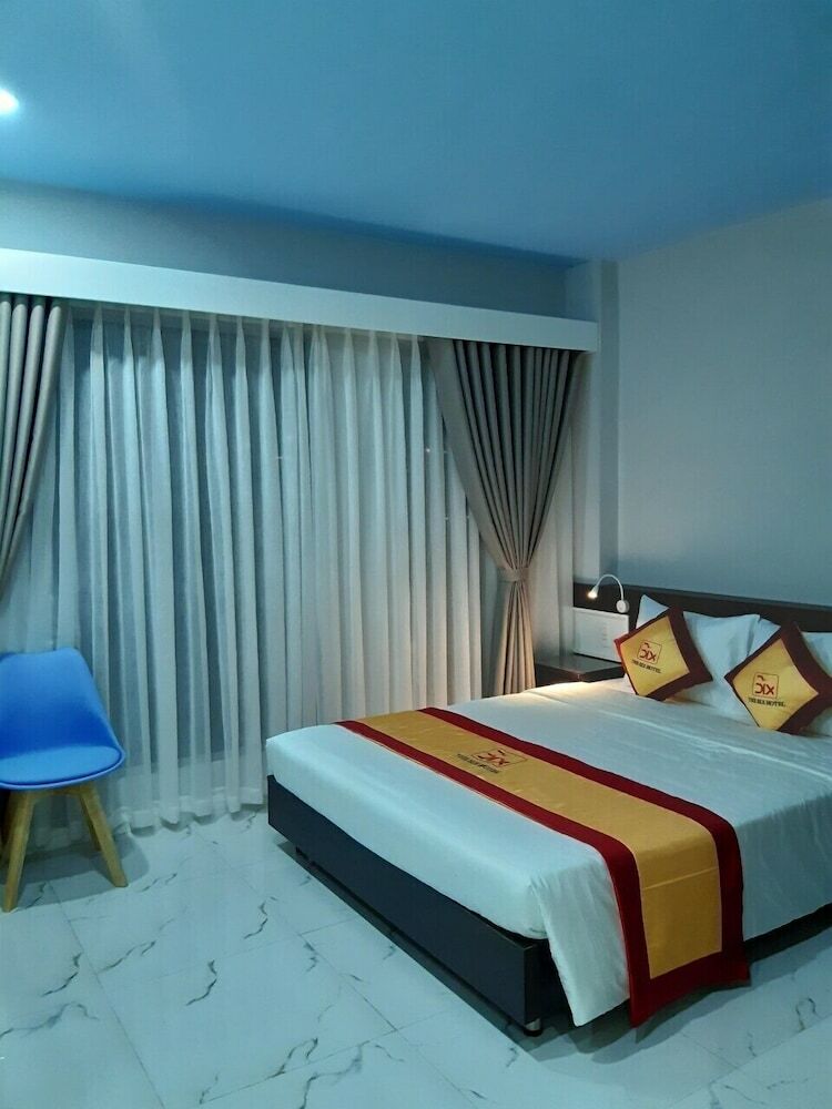 The Six Hotel