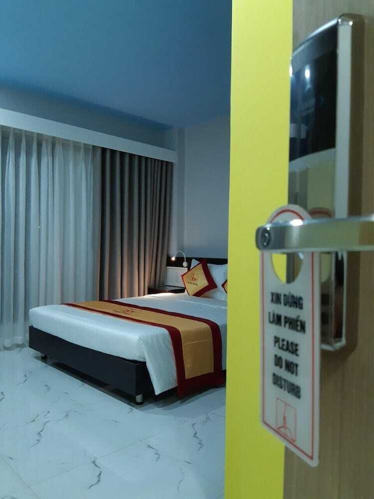 The Six Hotel