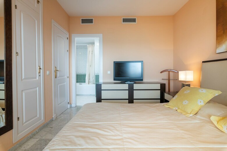 Costa Quebrada - Beachfront 3br Apartment With Huge Terrace & Sea Views