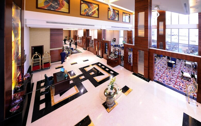 Hotel Al Hamra Palace By Warwick