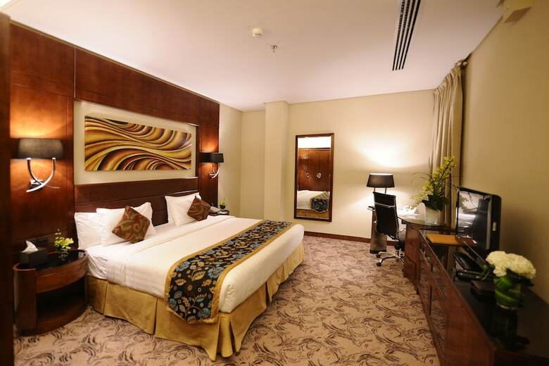 Hotel Al Hamra Palace By Warwick