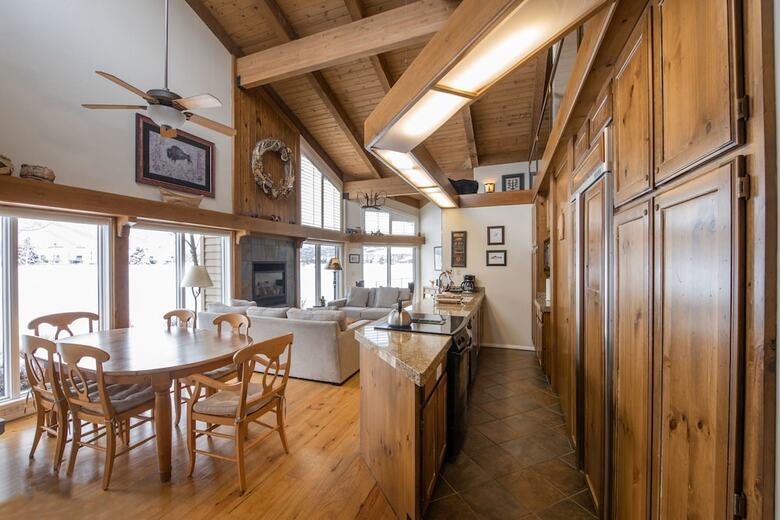 Lakeview Home 2001