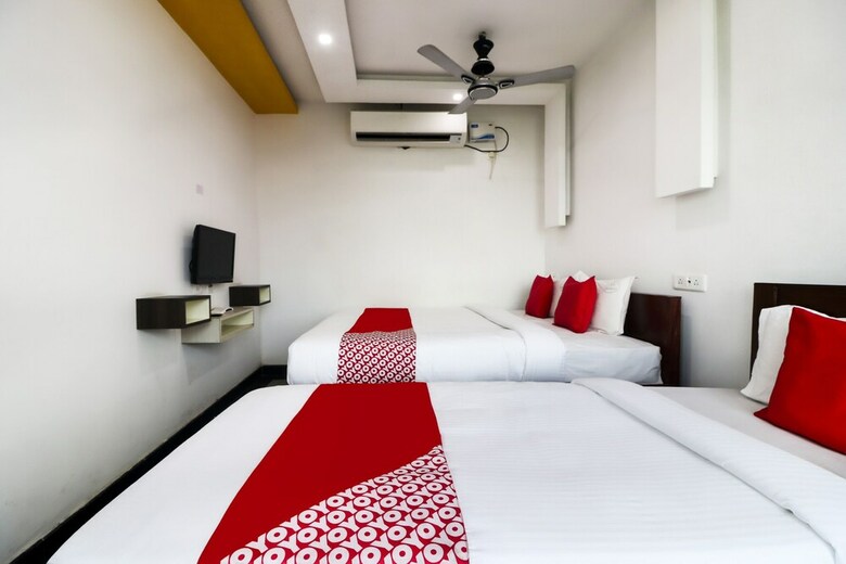 Hotel Oyo 60030 R R Residency