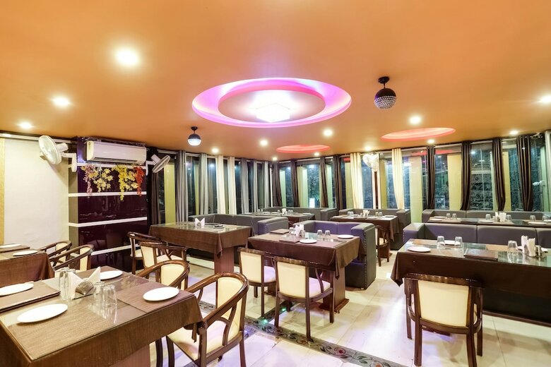 Oyo 40476 Hotel Devi Darbar