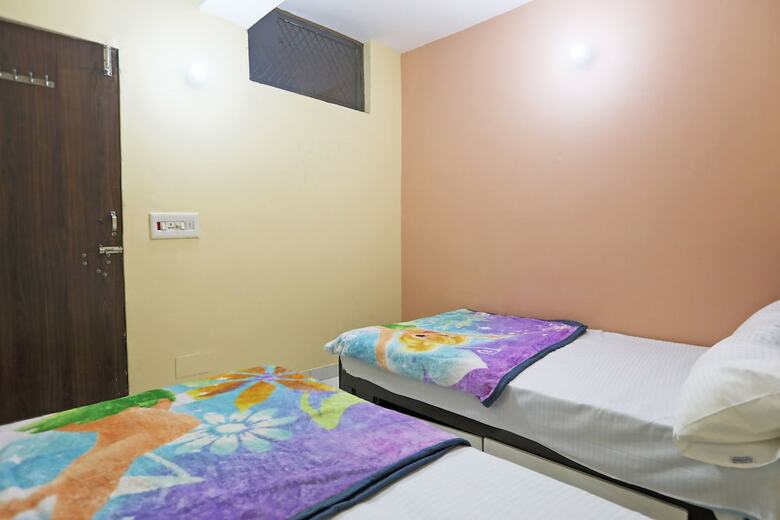Hotel Spot On 48329 Dee 9 Residency