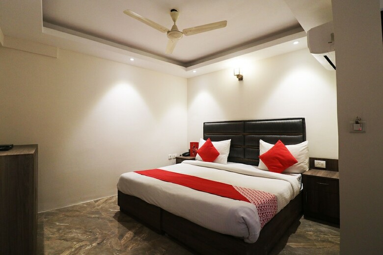 Hotel Oyo 49069 A Suites