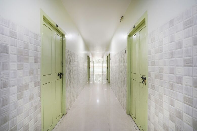 Spot On 38697 Hotel Sridhar