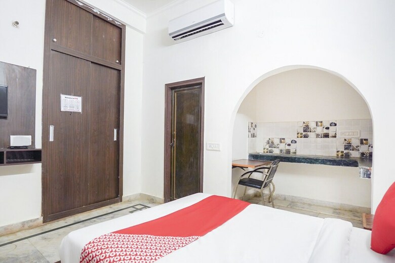 Hotel Oyo Flagship 46230 Atta Market