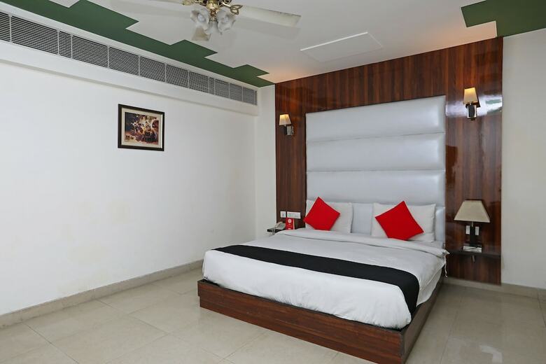 Capital O 445 Impress Hotel