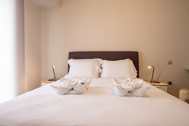 Luxurious 5 Bedroom-3 Bathroom Apartment 2- Athens