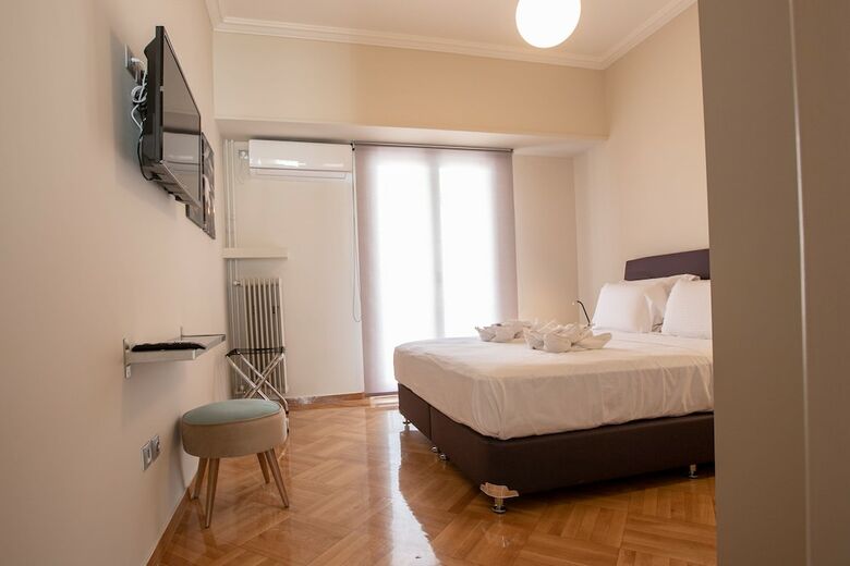 Luxurious 5 Bedroom-3 Bathroom Apartment 2- Athens