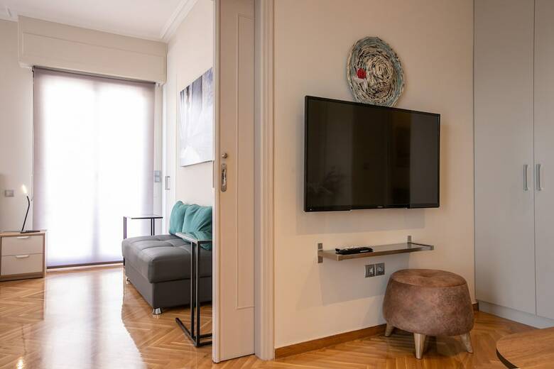 Luxurious 5 Bedroom-3 Bathroom Apartment 2- Athens