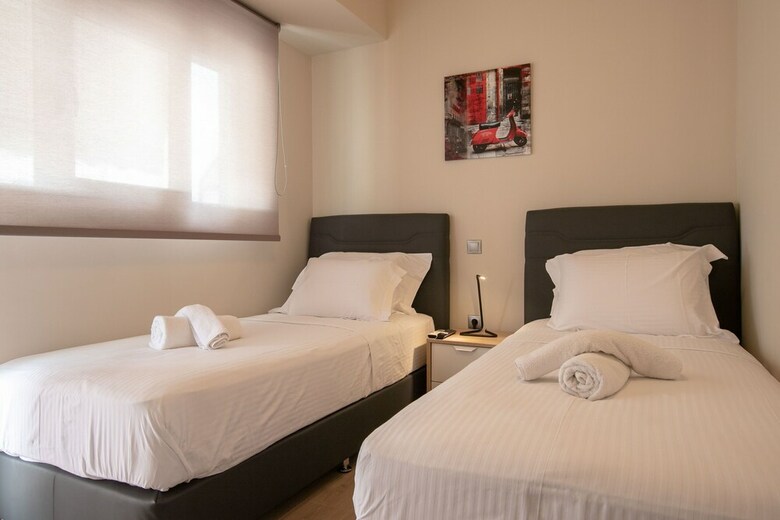 Luxurious 5 Bedroom-3 Bathroom Apartment 2- Athens