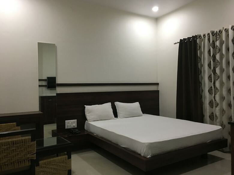 Hotel Paras