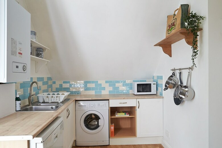 Boutique Balcony Apartment At Bodorgan Manor