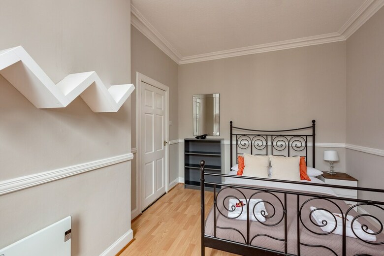 Silver Lining - St Leonard St Apartment