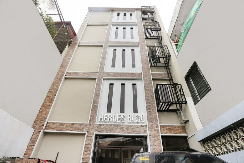 Hotel Oyo 246 Heroes Building