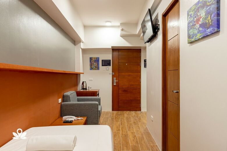 Hotel Zen Premium Uptown Bgc