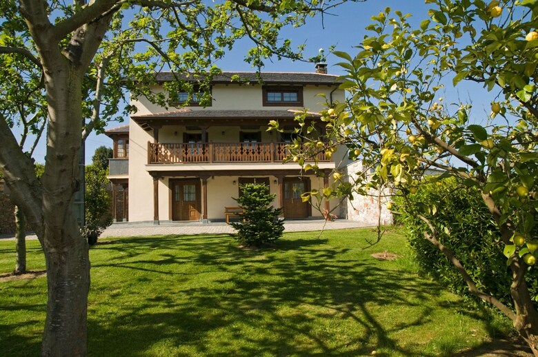 Casas Y Apartamentos Hacienda Llamab�a