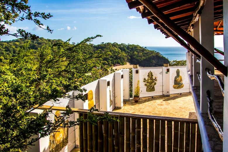 Hotel Buddha Roc Beach Resort