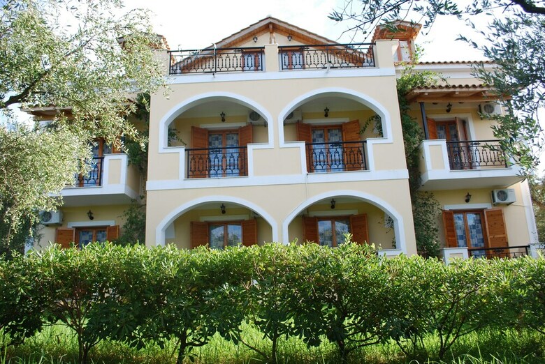 Kavos Psarou Studios And Apartments