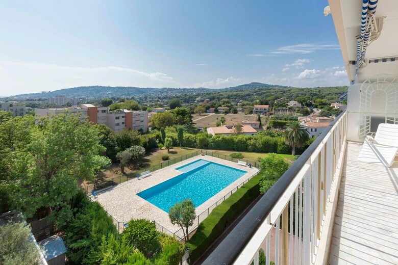 Quiet Apartment With Pool And Sea View