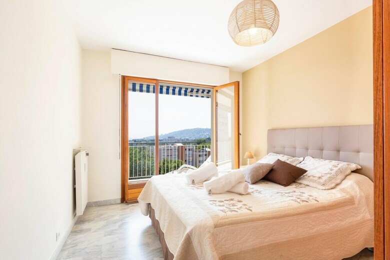 Quiet Apartment With Pool And Sea View