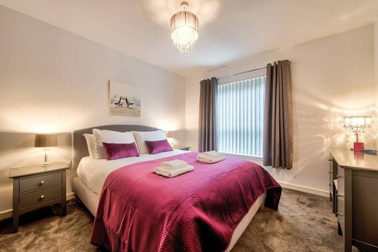 Stylish 2 Bed Apartment, With Easy Access To The City Centre